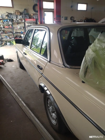 Mercedes-Benz 250 250 automatic 4d sedan 1980, kuva 3/10