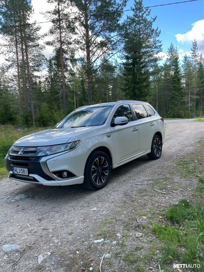 Mitsubishi Outlander PHEV 2016, kuva 6/12