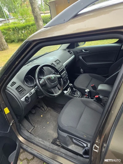 Skoda Yeti 1,6 TDI Adventure GreenLine 2011, kuva 4/6