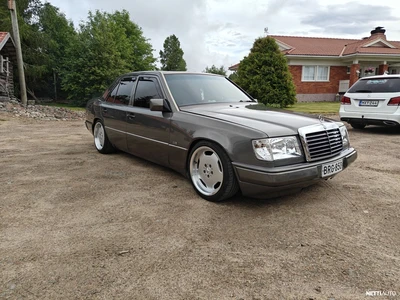 Mercedes-Benz 300 1991, photo 4/13