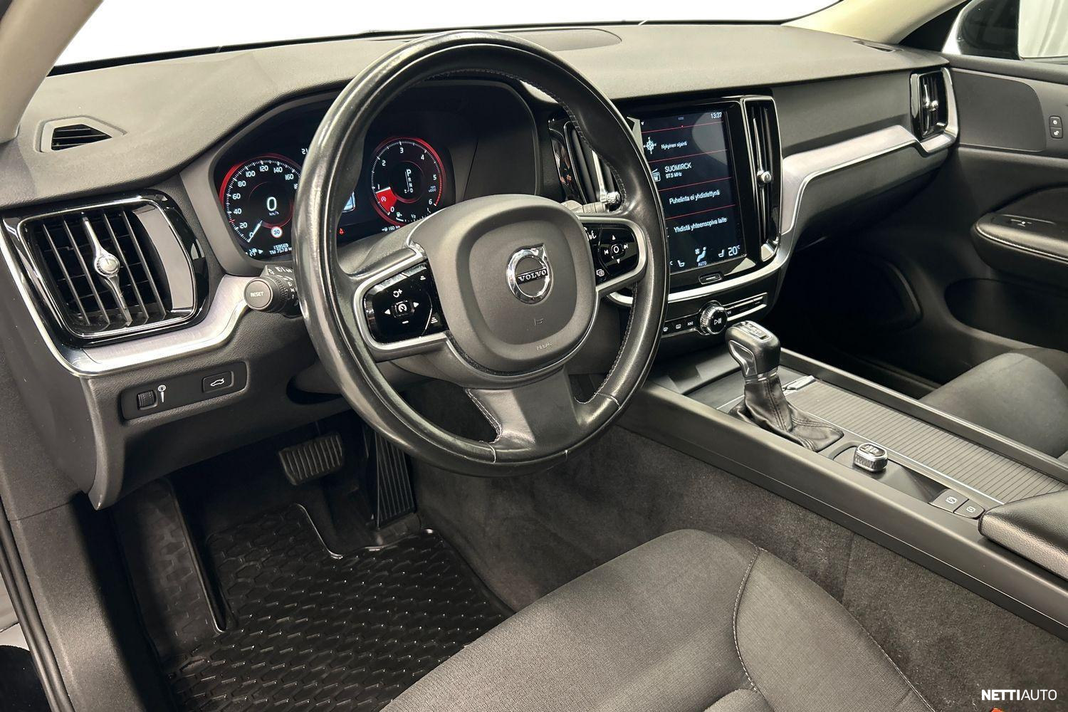 Volvo V60 Cross Country 2019, photo 6/25