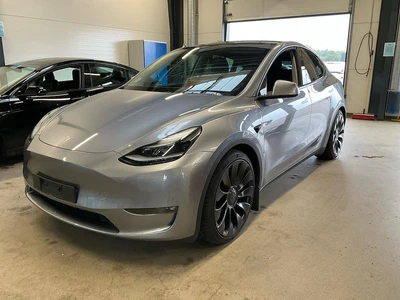 Tesla Model Y Performance 2024, kuva 1/2