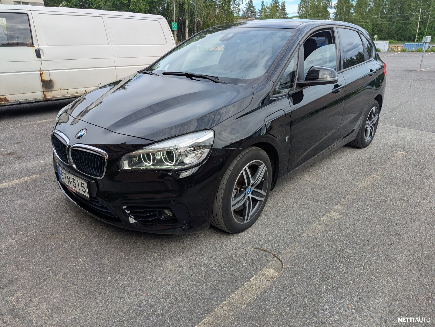 BMW 225