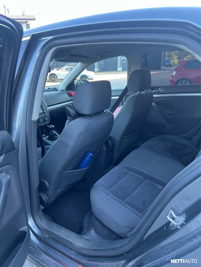 Volkswagen Jetta 2006, kuva 7/8