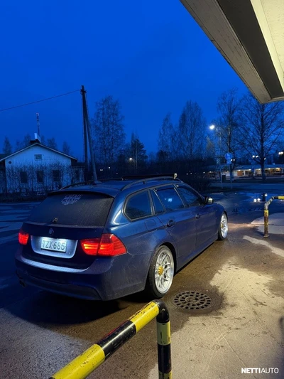 BMW 325 2009, photo 5/10