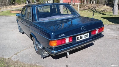 Mercedes-Benz 200 200 1982, kuva 4/10