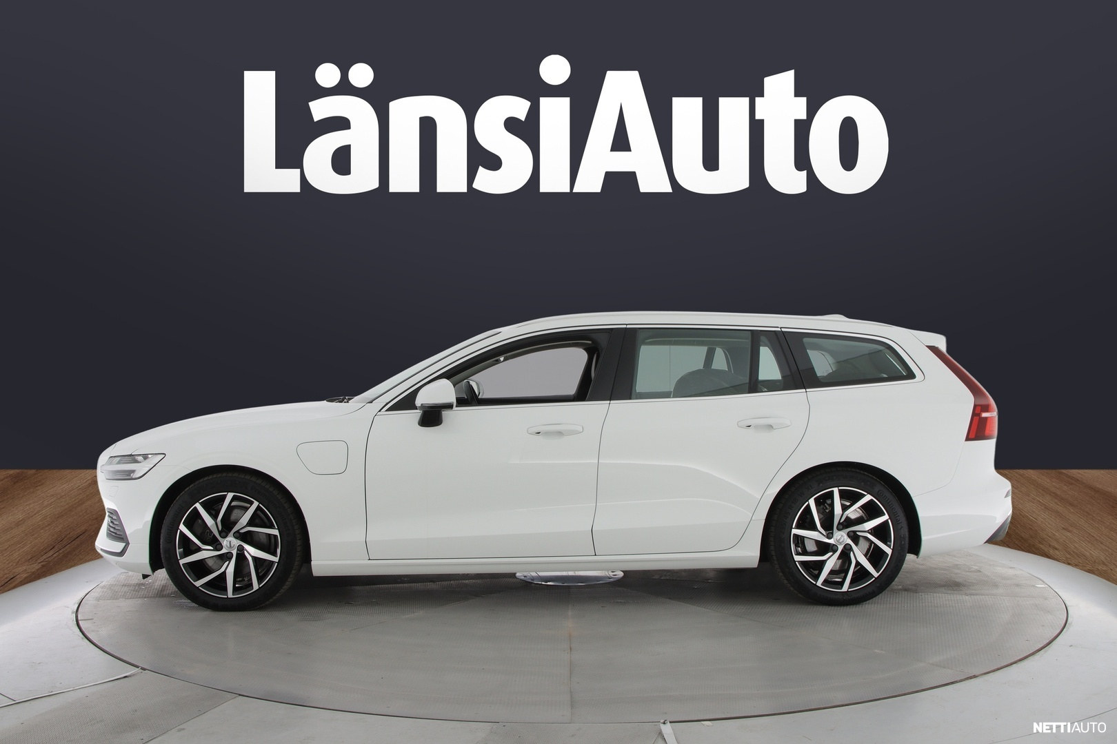 Volvo V60 2020, photo 5/38