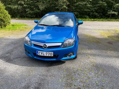 Opel Tigra TwinTop Sport 1,8XE 125 hv M5 2005, kuva 2/15
