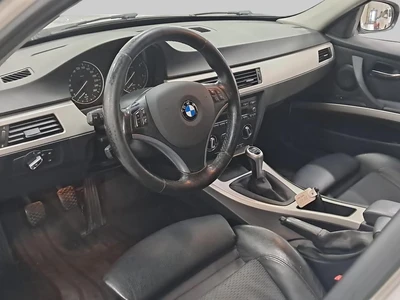 BMW 320 2010, photo 4/4