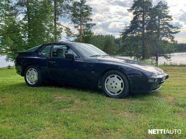 Porsche 944