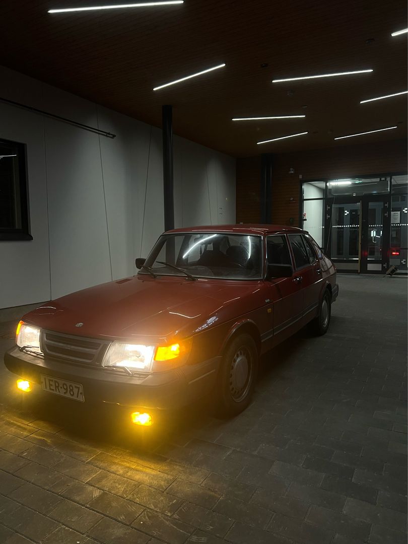 Saab 900