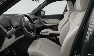 BMW iX1 2026, photo 3/4