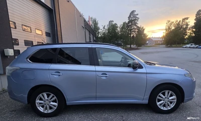 Mitsubishi Outlander PHEV 2013, photo 5/29