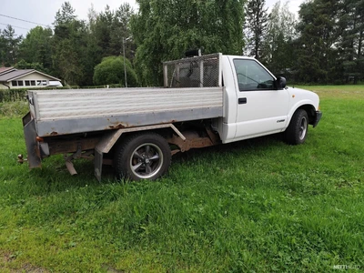 Chevrolet S10 2001, kuva 3/5