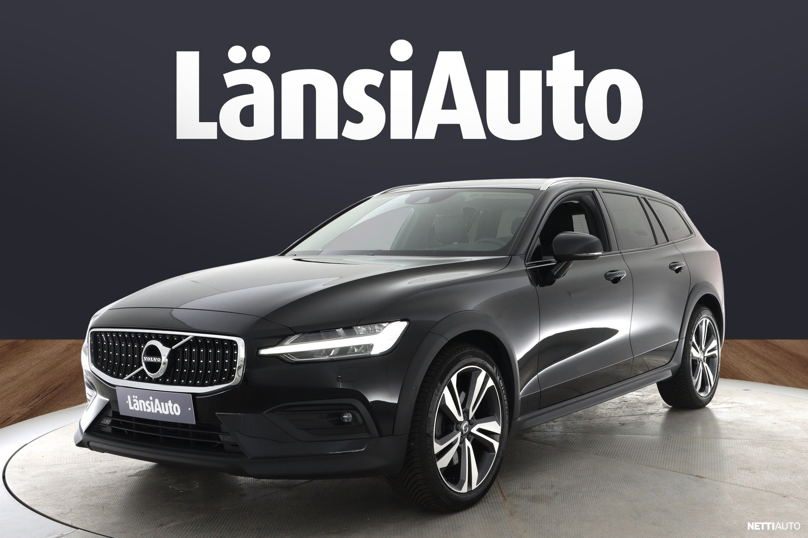 Volvo V60 Cross Country 2021, photo 1/52