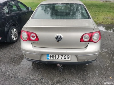 Volkswagen Passat 1.9 TDI sedan 2007, photo 2/6