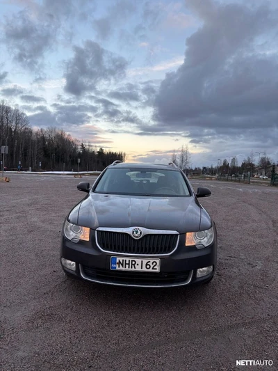 Skoda Superb 2010, photo 1/17