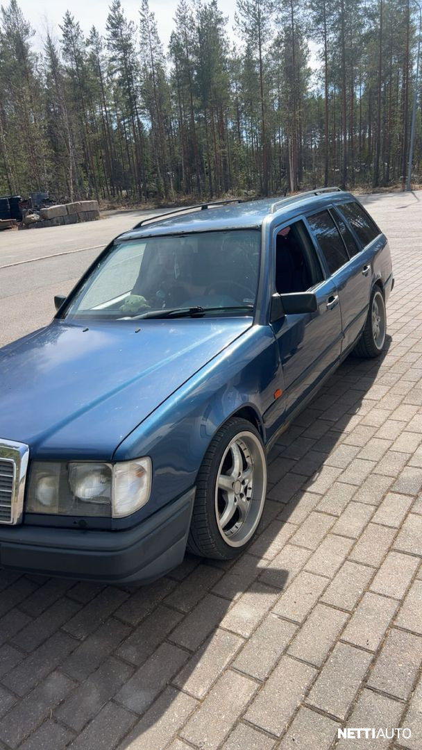 Mercedes-Benz 230