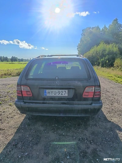 Mercedes-Benz 270 2002, kuva 3/9