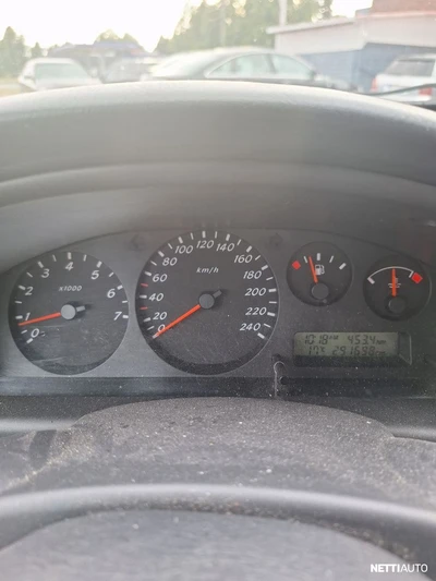 Nissan Almera 2002, photo 7/8