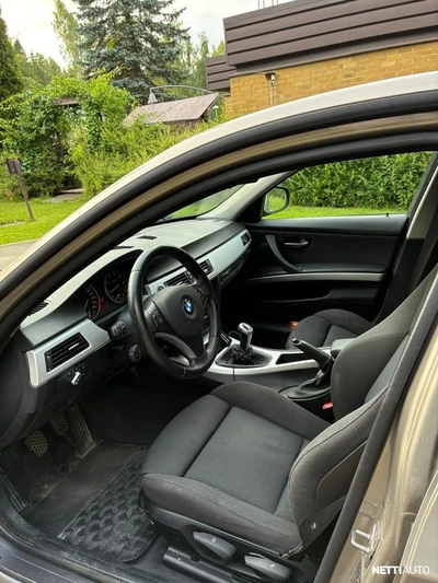 BMW 318 2010, photo 7/8