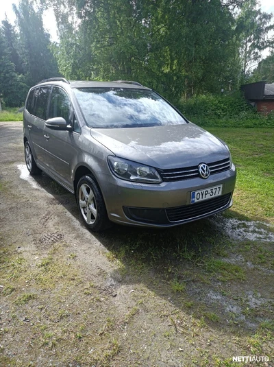 Volkswagen Touran 2011, kuva 6/8