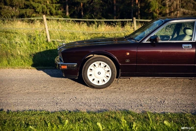 Jaguar XJ6 XJ40 Insignia 1993, photo 2/60