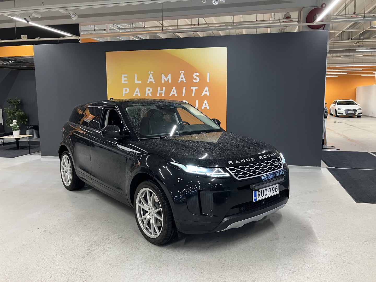 Land Rover Range Rover Evoque P300e Plug-in Hybrid AWD Auto SE