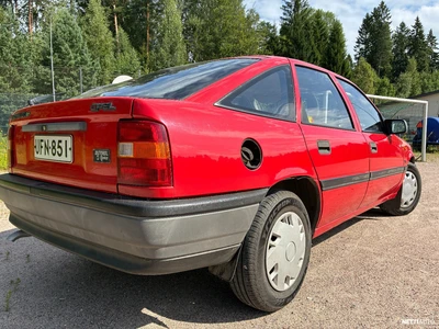 Opel Vectra Hatchback 1,6i GL 5d 1992, kuva 6/14