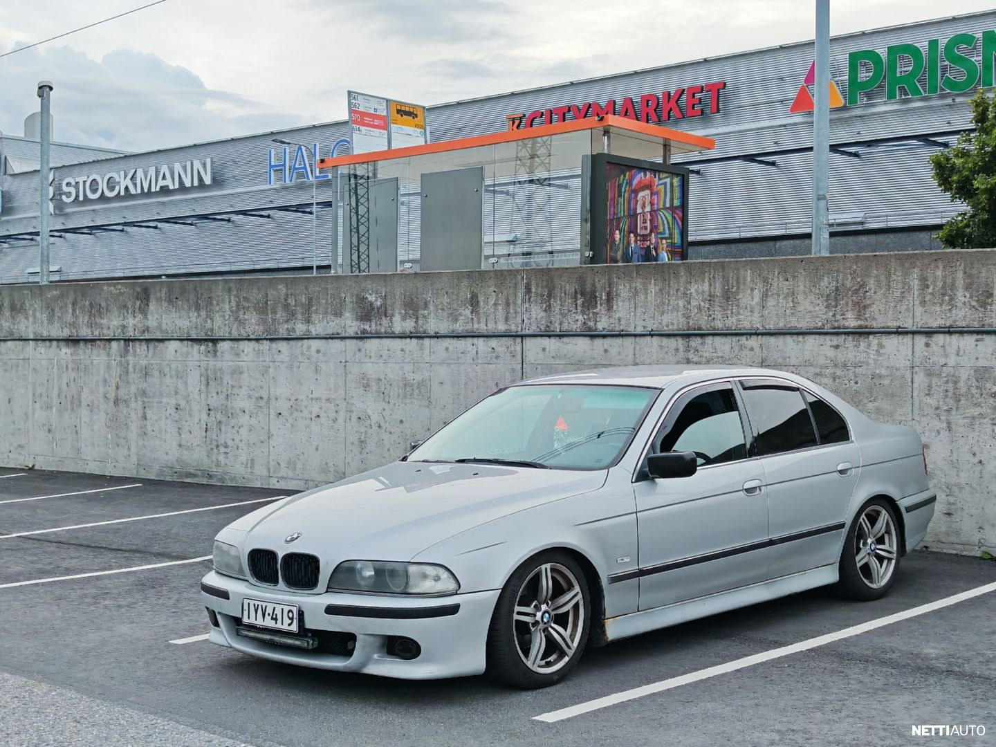 BMW 523