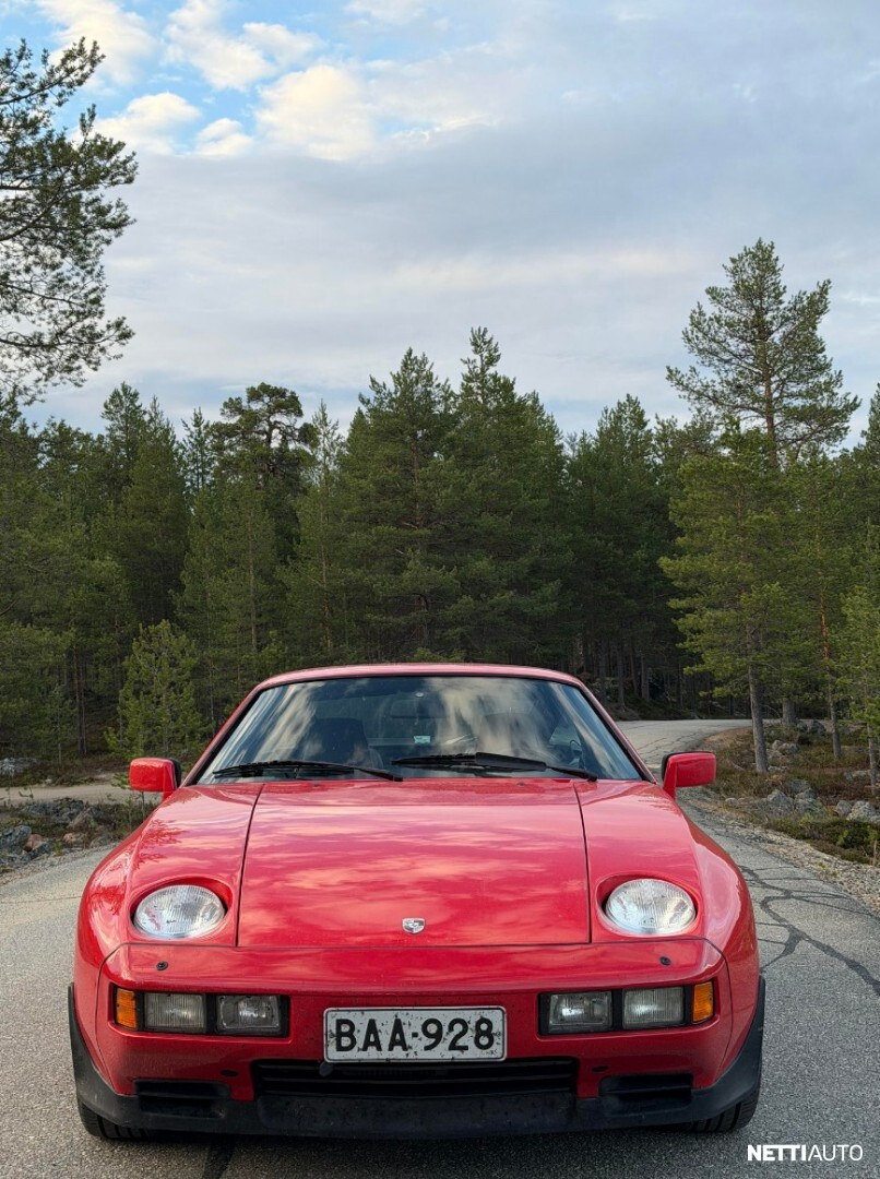 Porsche 928