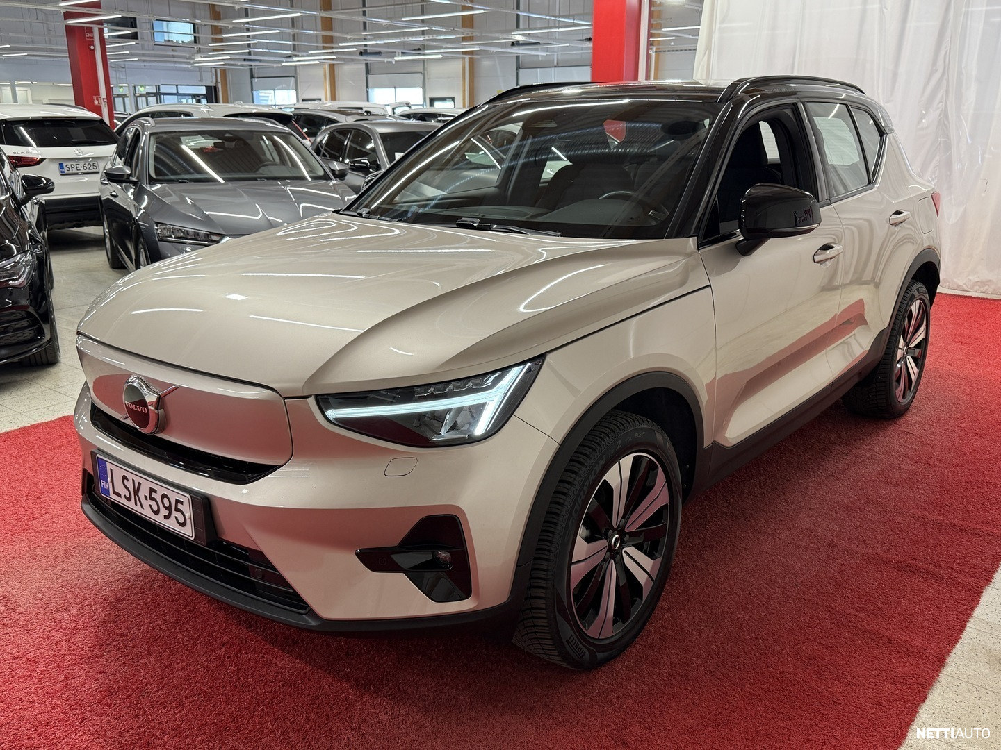 Volvo XC40 2023, photo 2/23