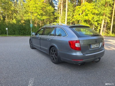 Skoda Superb 2010, photo 3/18
