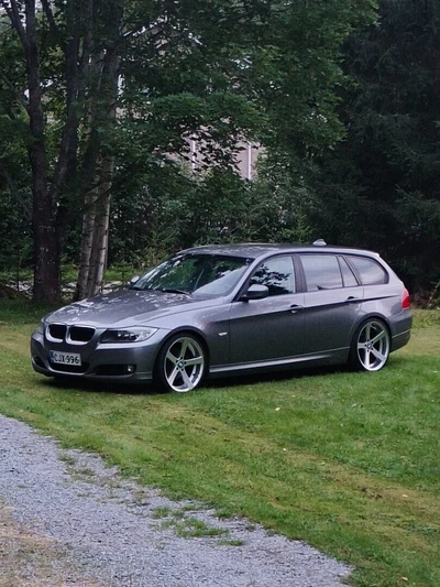 BMW 320 320d Farmari (AC) 4ov 1995cm3 2010, kuva 1/14