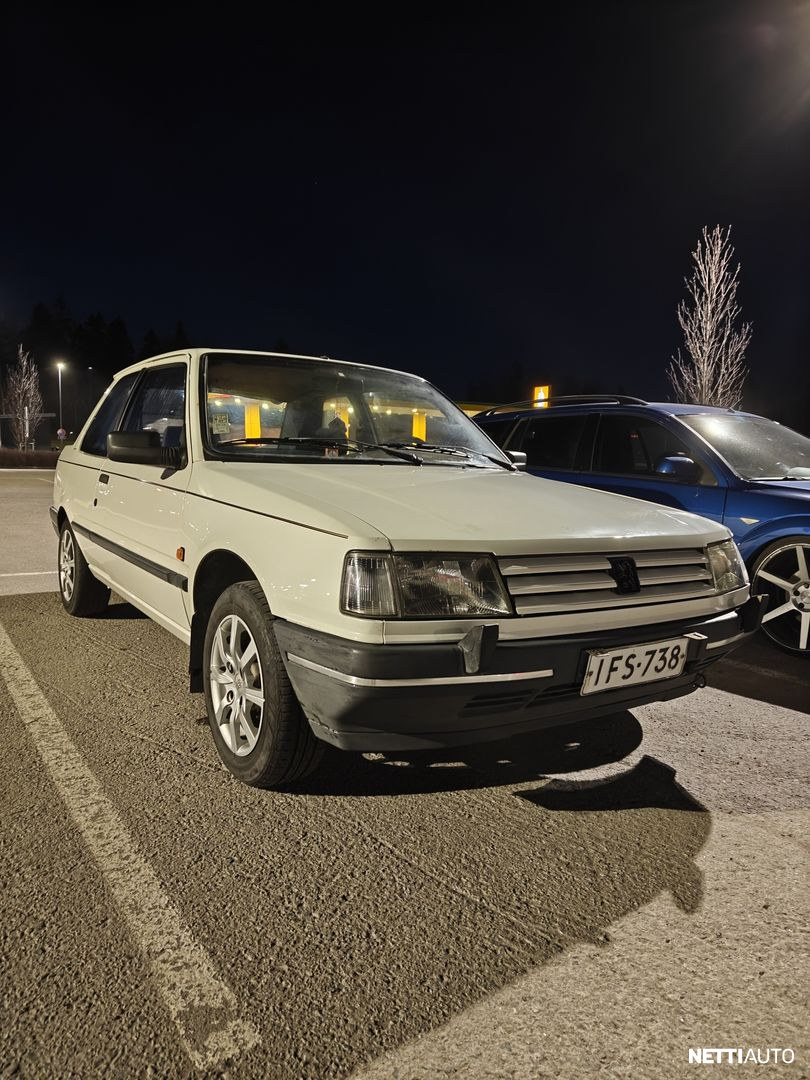 Peugeot 309
