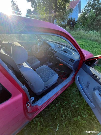 Toyota Starlet 1999, kuva 2/3
