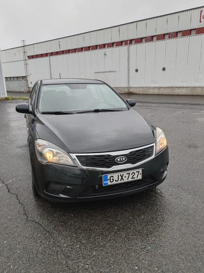 Kia Ceed 1,4 ISG LX 5D EcoDynamics 2011, kuva 1/10