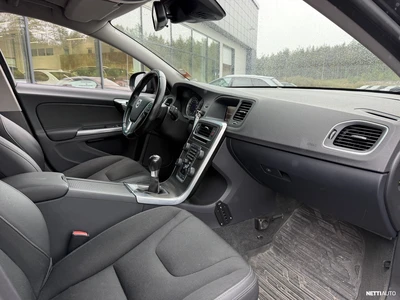 Volvo V60 T3 Momentum 2012, photo 7/18