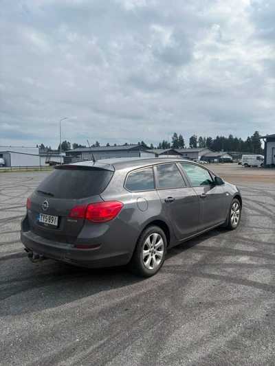 Opel Astra 2012, kuva 5/9