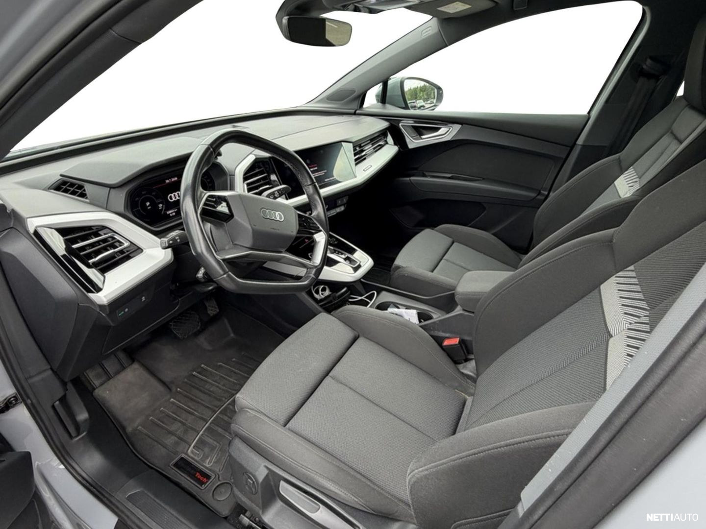 Audi Q4 e-tron 2022, photo 3/5