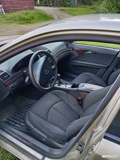 Mercedes-Benz E 2003, photo 7/7