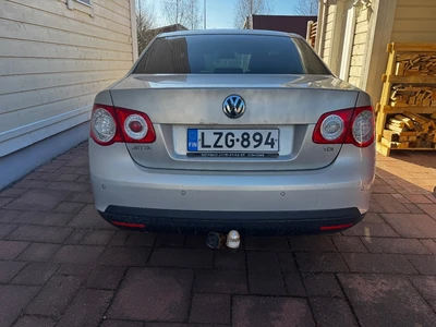 Volkswagen Jetta 2010, kuva 4/10