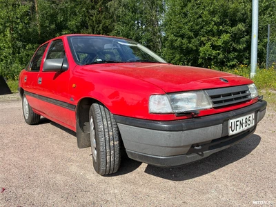 Opel Vectra Hatchback 1,6i GL 5d 1992, kuva 2/14