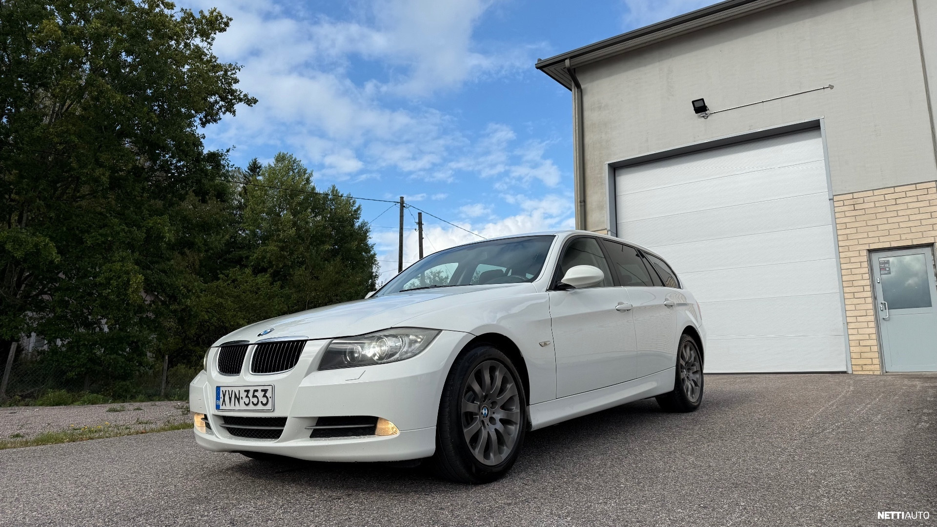 BMW 330