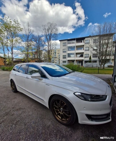 Ford Mondeo 2,0 TDCi 180hv Vignale 2016, kuva 1/12