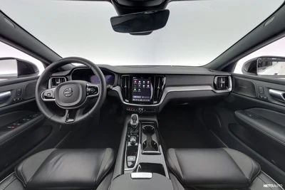 Volvo V60 2023, photo 7/12