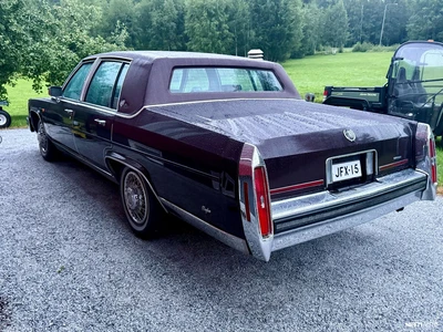 Cadillac Brougham D’elegance 1988, photo 2/4