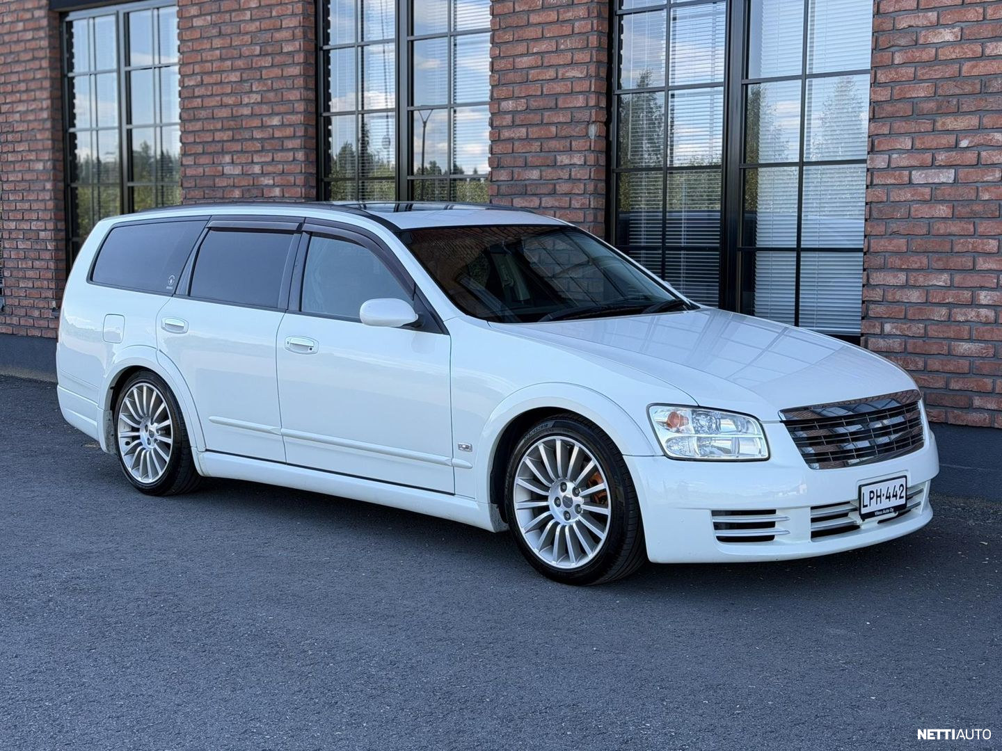 Nissan Stagea