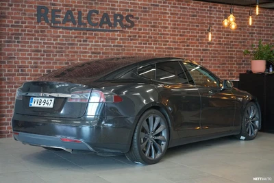 Tesla Model S 2014, kuva 3/18
