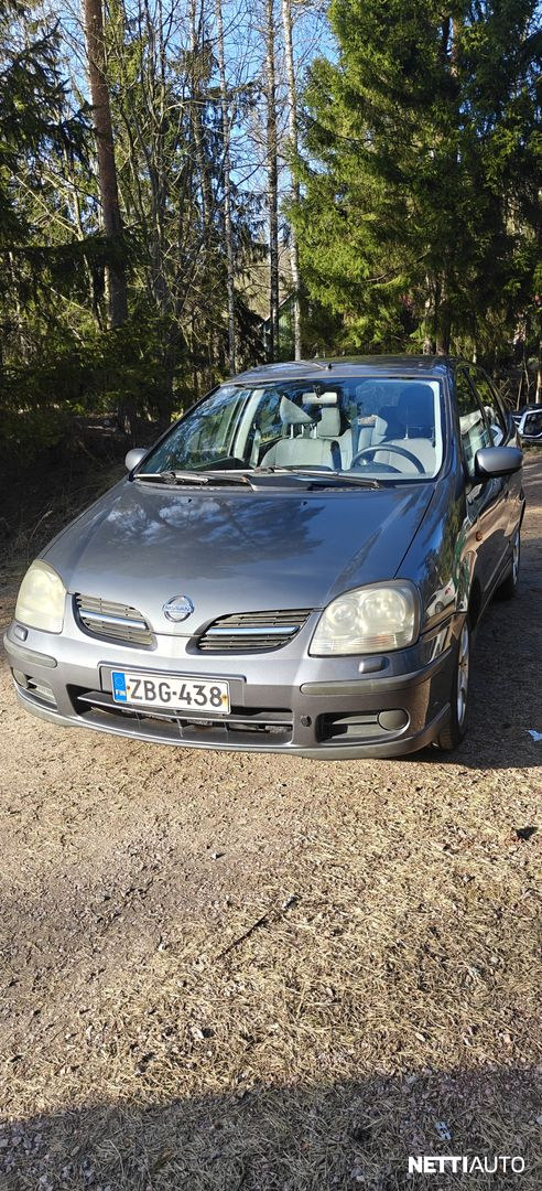 Nissan Almera Tino